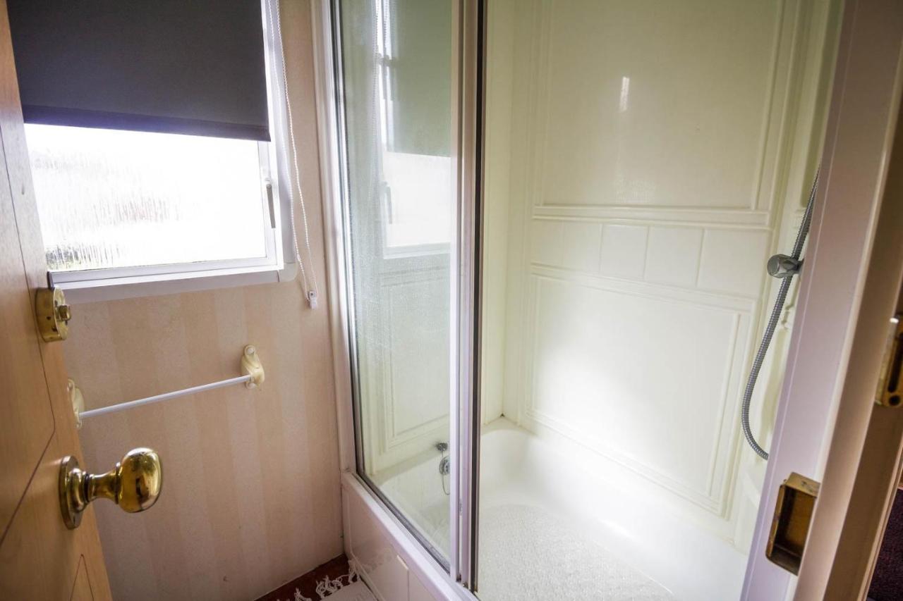 6 Berth Caravan With Decking Nearby Heacham Beach In Norfolk Ref 21047A Exterior foto