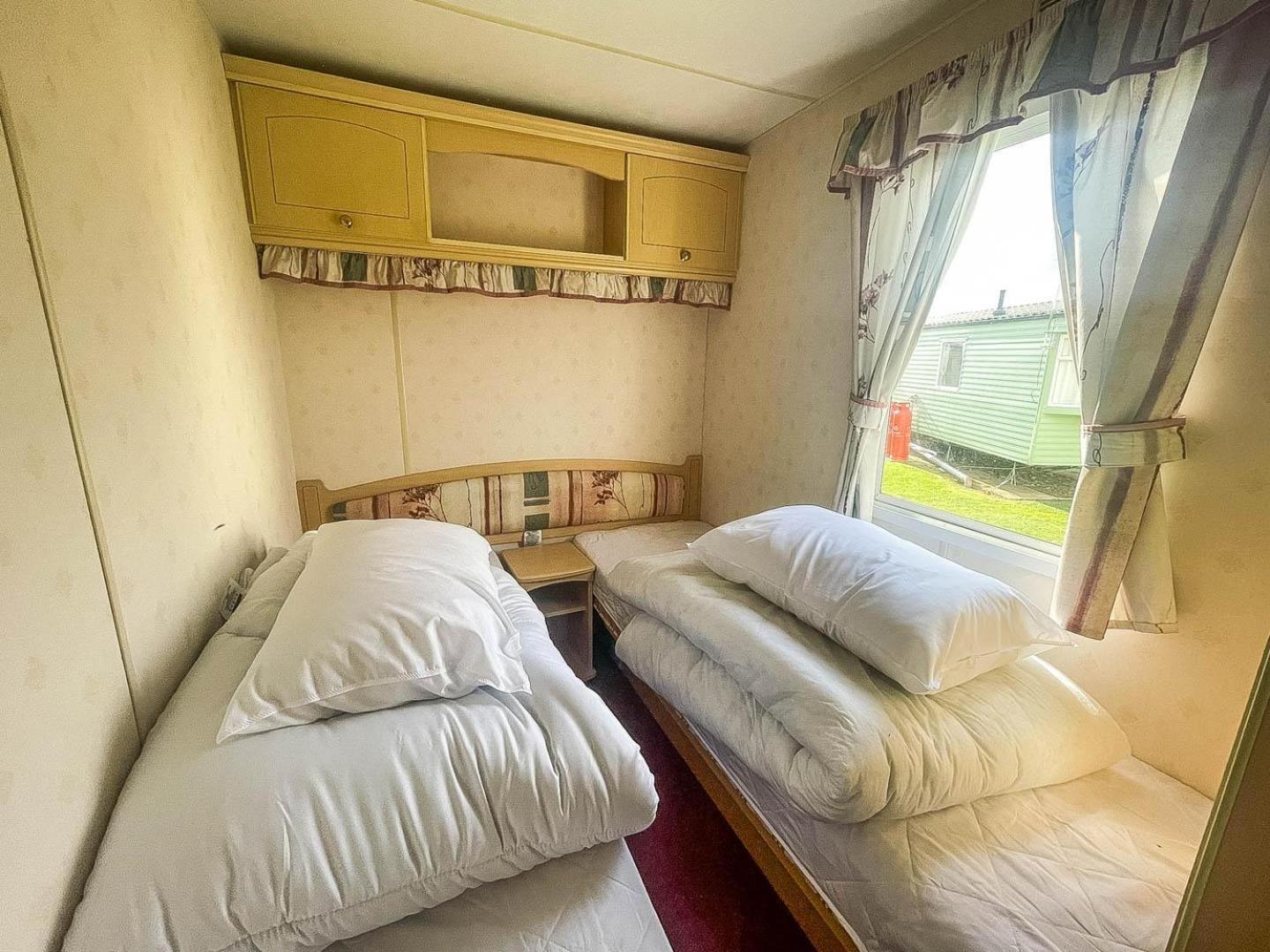 6 Berth Caravan With Decking Nearby Heacham Beach In Norfolk Ref 21047A Exterior foto