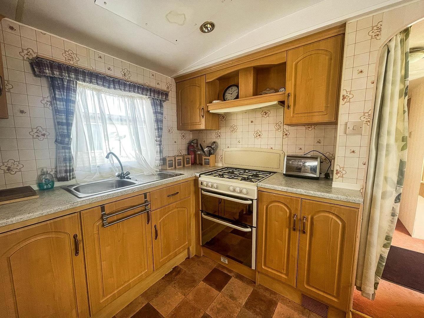 6 Berth Caravan With Decking Nearby Heacham Beach In Norfolk Ref 21047A Exterior foto
