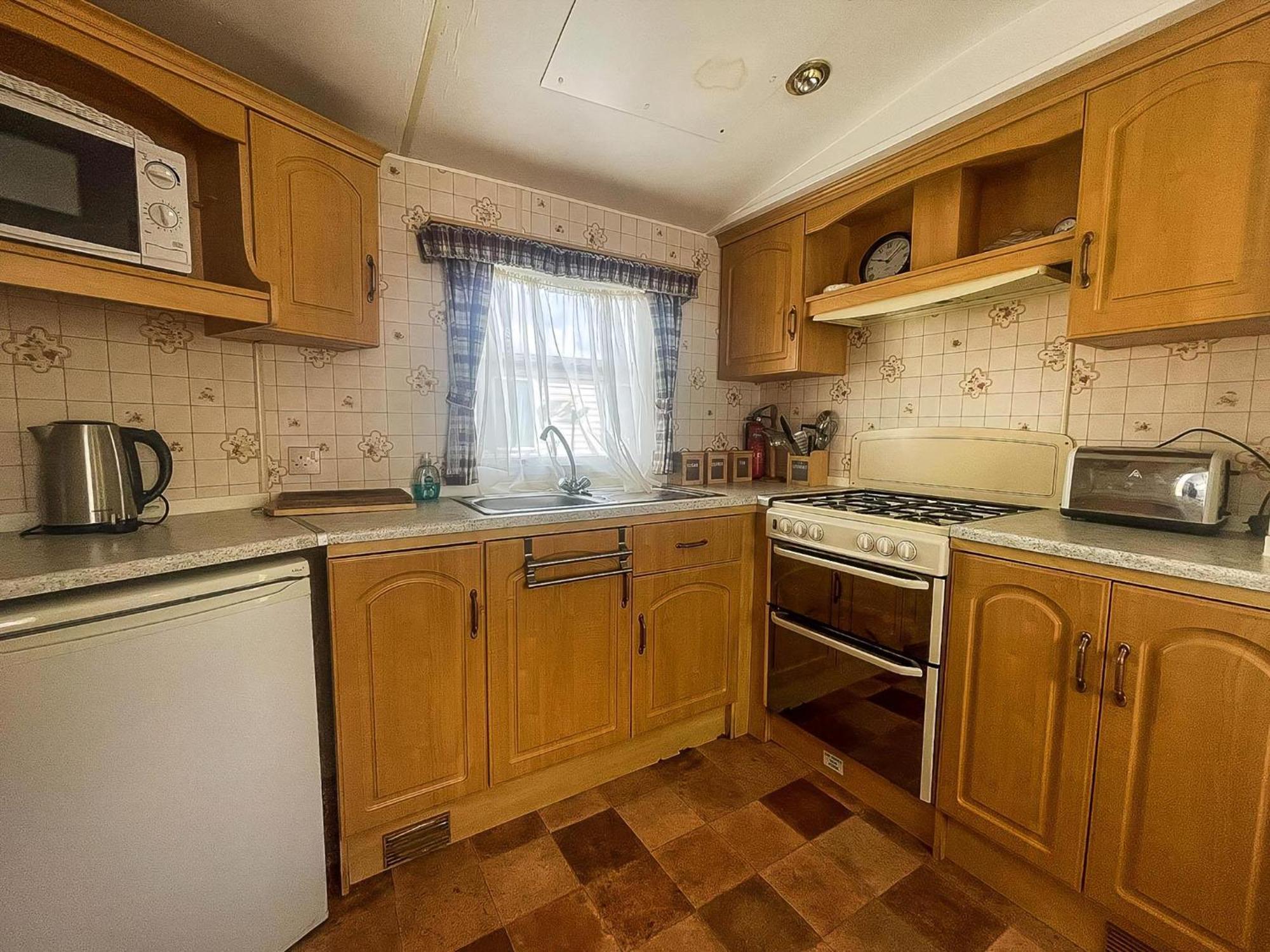 6 Berth Caravan With Decking Nearby Heacham Beach In Norfolk Ref 21047A Exterior foto